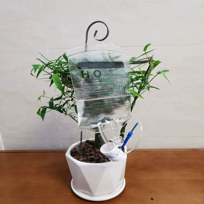 Lazy potted plant watering drip irrigation automatic drip watering device irrigation flower and grass drip bag timing drip manufacturer