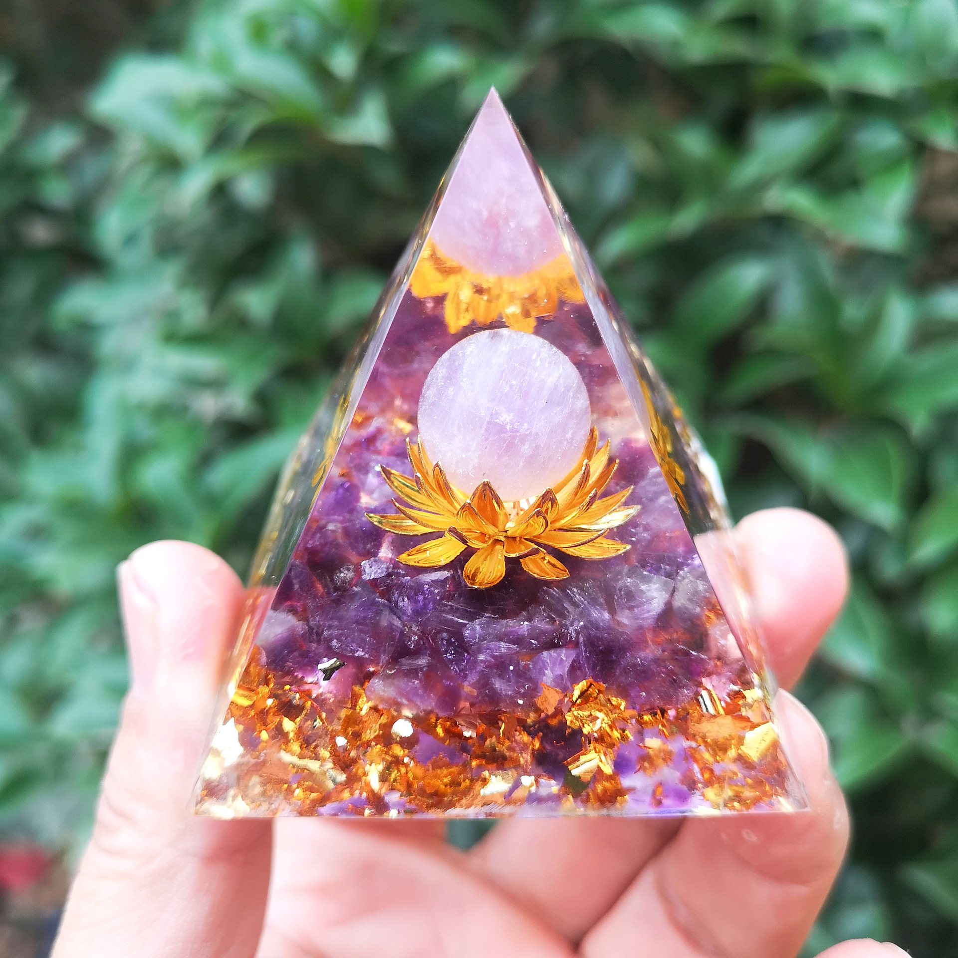 New Amazon Pyramid Crystal Gravel Pyramid Epoxy Resin Home Desktop Handmade Ornaments