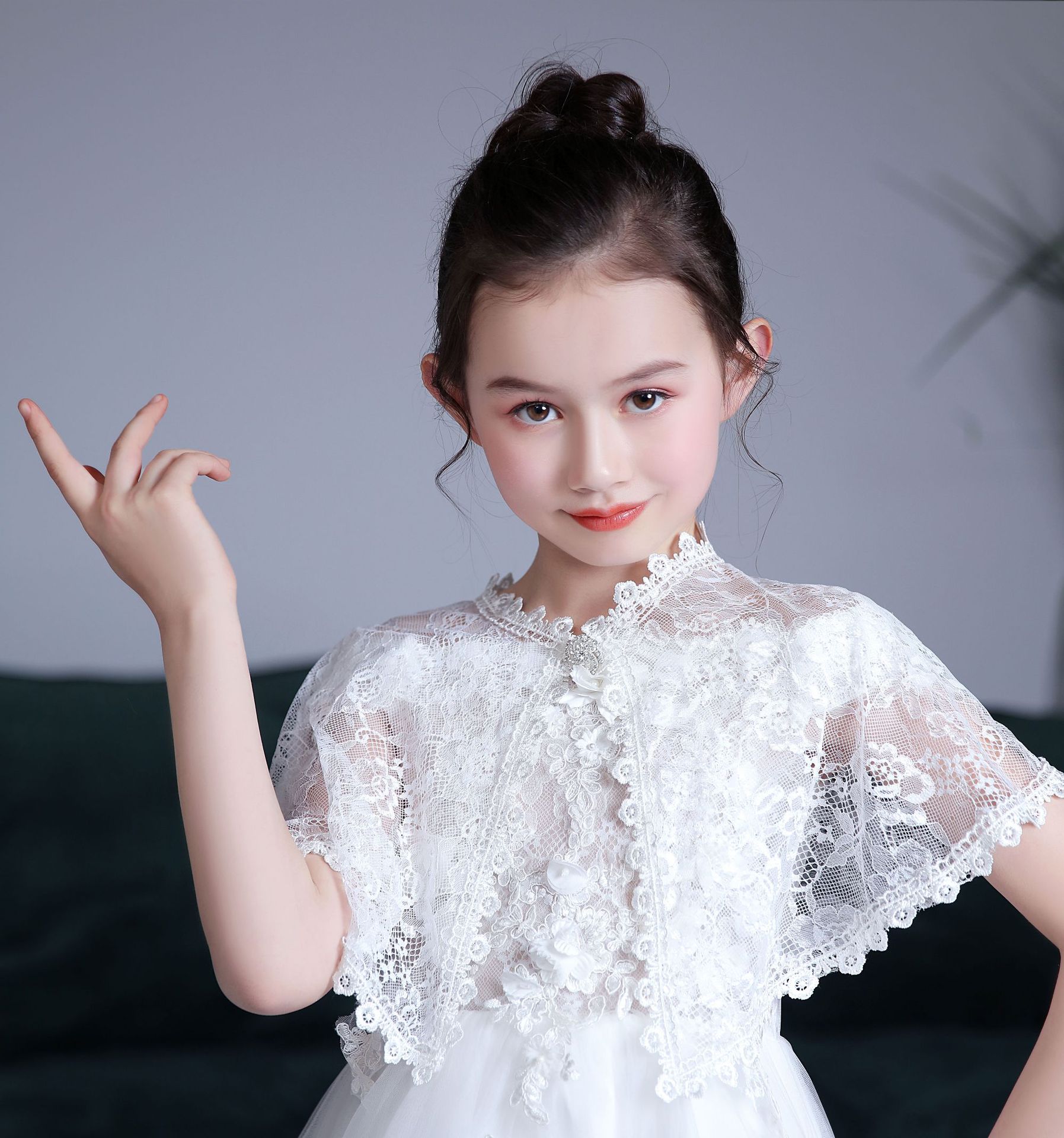 2021 spring and summer home children's small shawl flower girl dress shooting outside lace diamond buckle Korean small coat women's cute