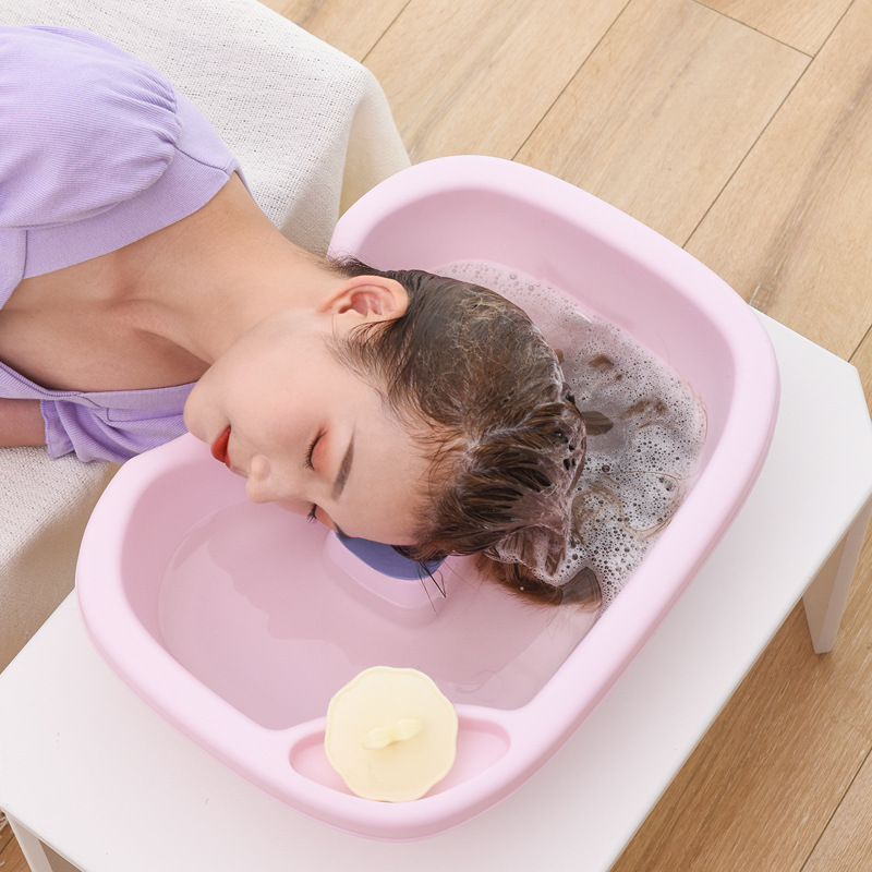 家庭用横になって洗面器を洗うのは腰をかがめない妊婦の月子ベッドの上で髪を洗って寝たきりになって老人の子供を看護します。|undefined