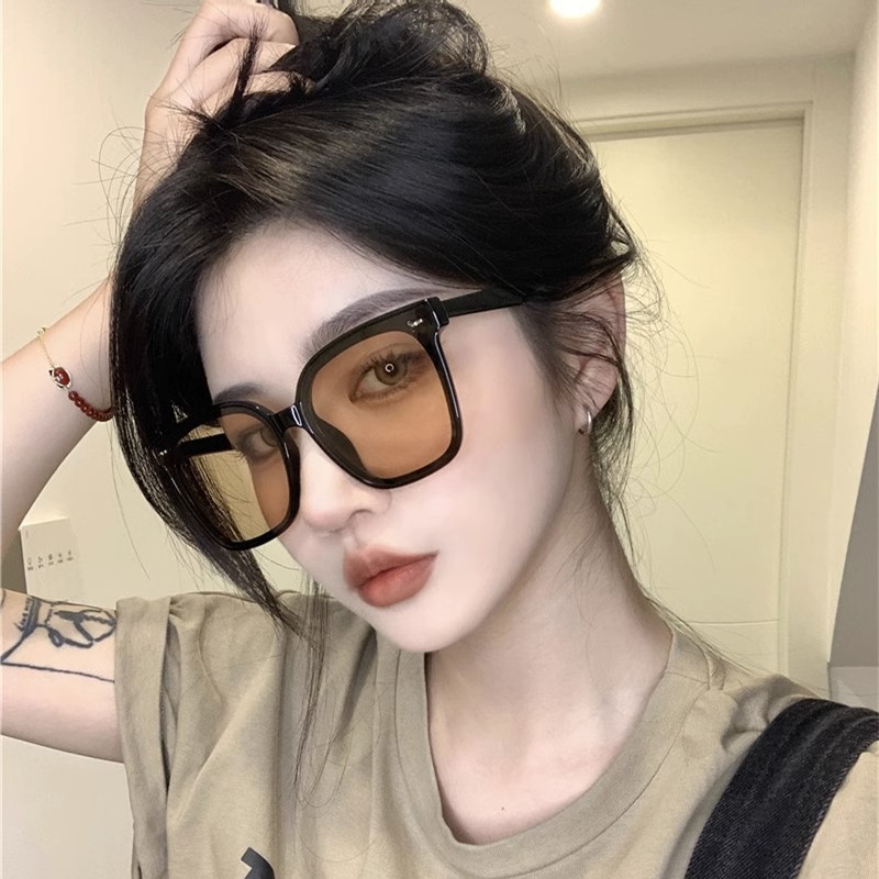 Retro large black frame brown square face-looking small sunglasses Internet celebrity women's high sense ins round face Korean style sunglasses