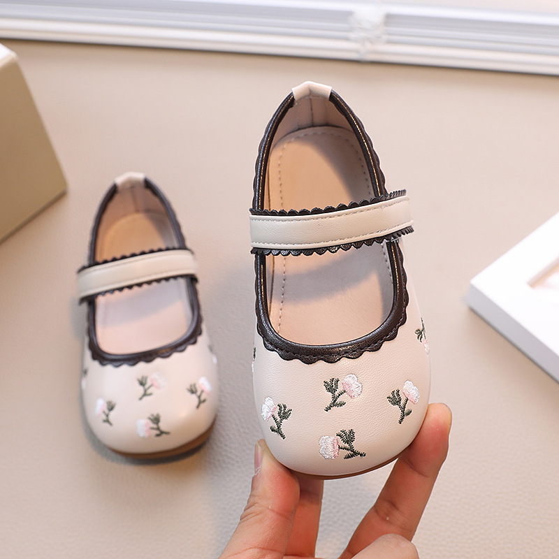 Children's leather shoes 2024 Spring and Autumn New girls' Korean style soft bottom little girl princess shoes single-layer shoes performance shoes wholesale
