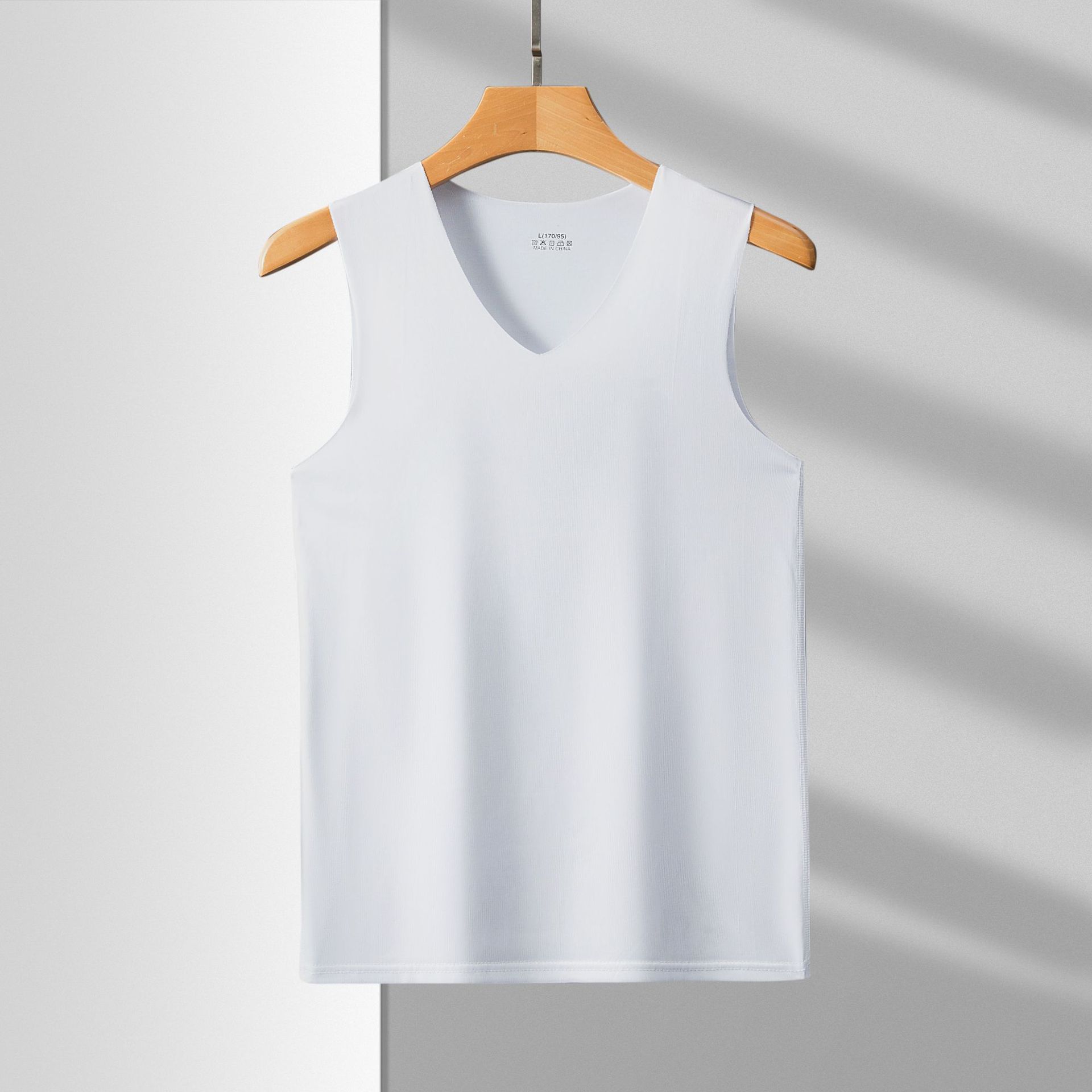 Men's Traceless Vest Sleeveless V-neck Casual Cut Ice Silk Tight Sports Hurdle Super Elastic Summer Slim