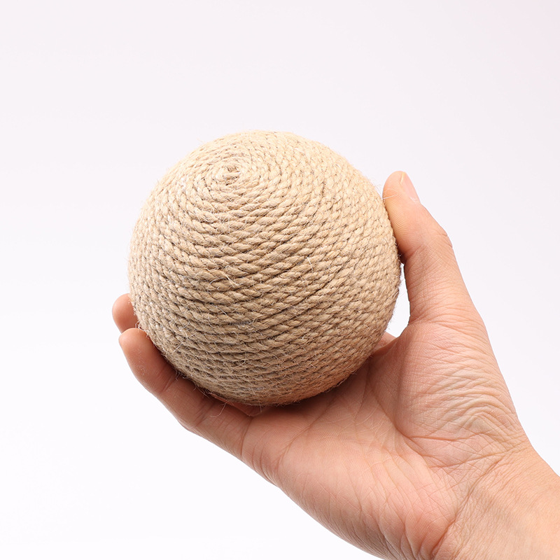 In stock wholesale large 9.5cm solid color hemp rope ball molar bite-resistant sound self-Hi bite ball cat toy ball