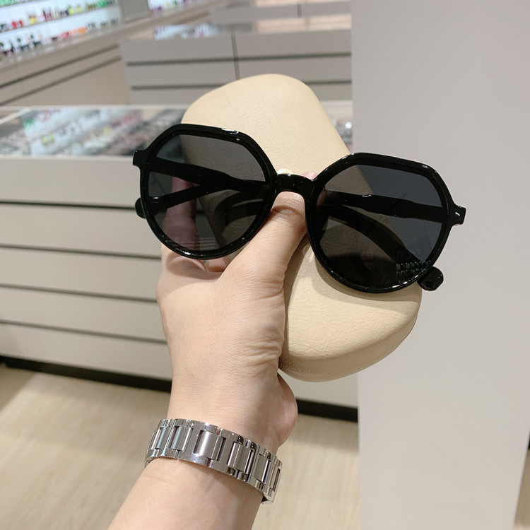 2024 new ins street photography retro women's small frame milk tea big face thin sunglasses sunglasses women's tide wholesale