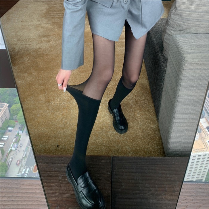 やせている黒色のつなぎ合わせの偽の短い中筒のすねを保護して膝のズボンを越えて底のストッキングの子供の秋冬の薄い金のinsの潮を打ちます。|undefined