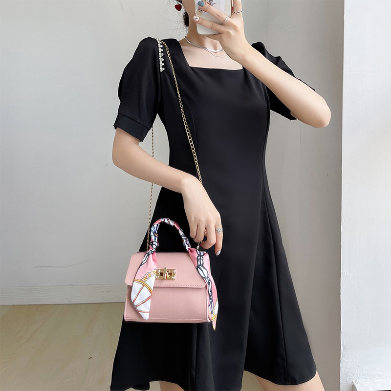 Bags New Women's 2022 Fashion Women's Handbags Niche Design Silk Scarf Mini Chain Bag Shoulder Crossbody Bag