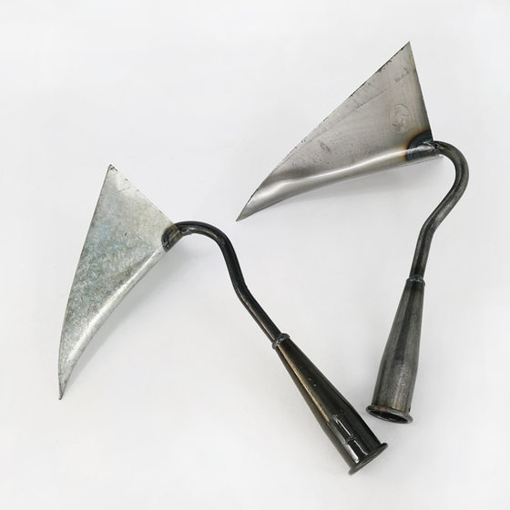 Triangle hoe Ridge digging soil reclamation fertilization tool Eagle mouth hoe pulling hoe hoe pointed ditching shovel ditching hoe