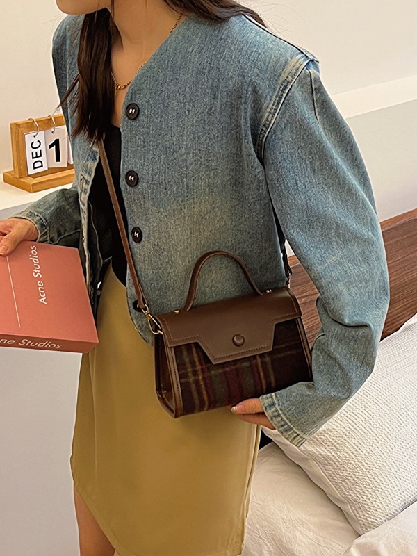 This year's popular small bags for women in autumn and winter are versatile new fashion single shoulder crossbody bags for women handheld small square bags