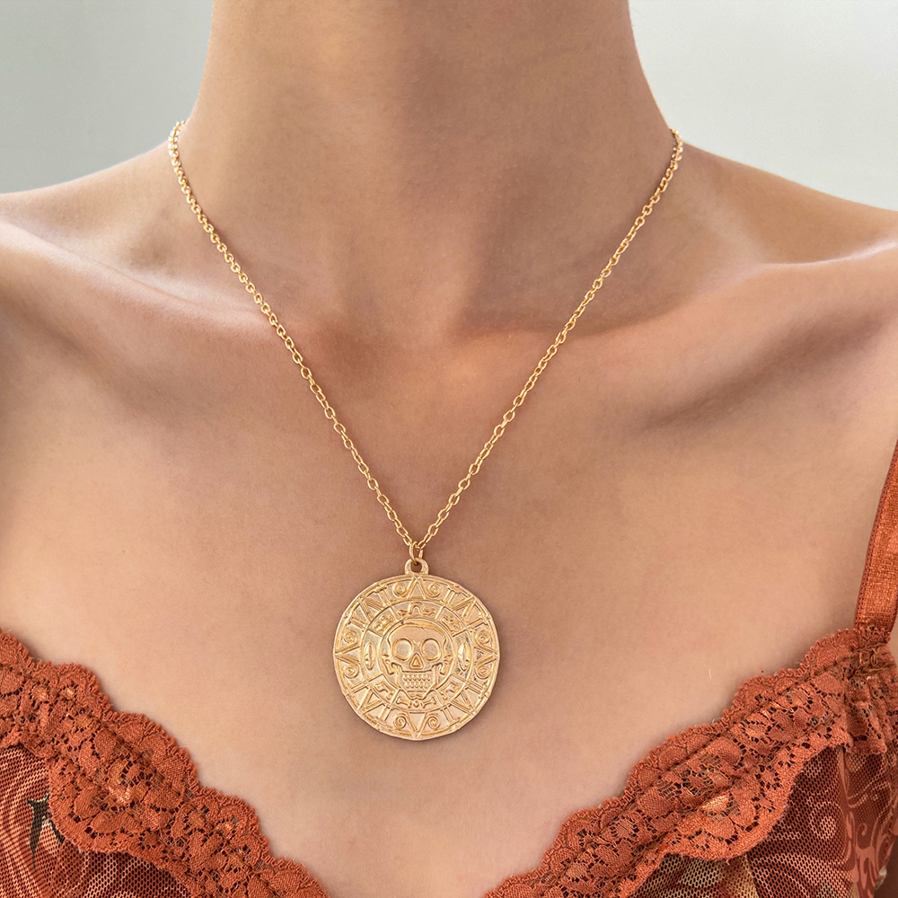 European and American Movie Jewelry Pirates of the Caribbean Necklace Aztec Gold Coin Chain Men Skull Necklace Pendant