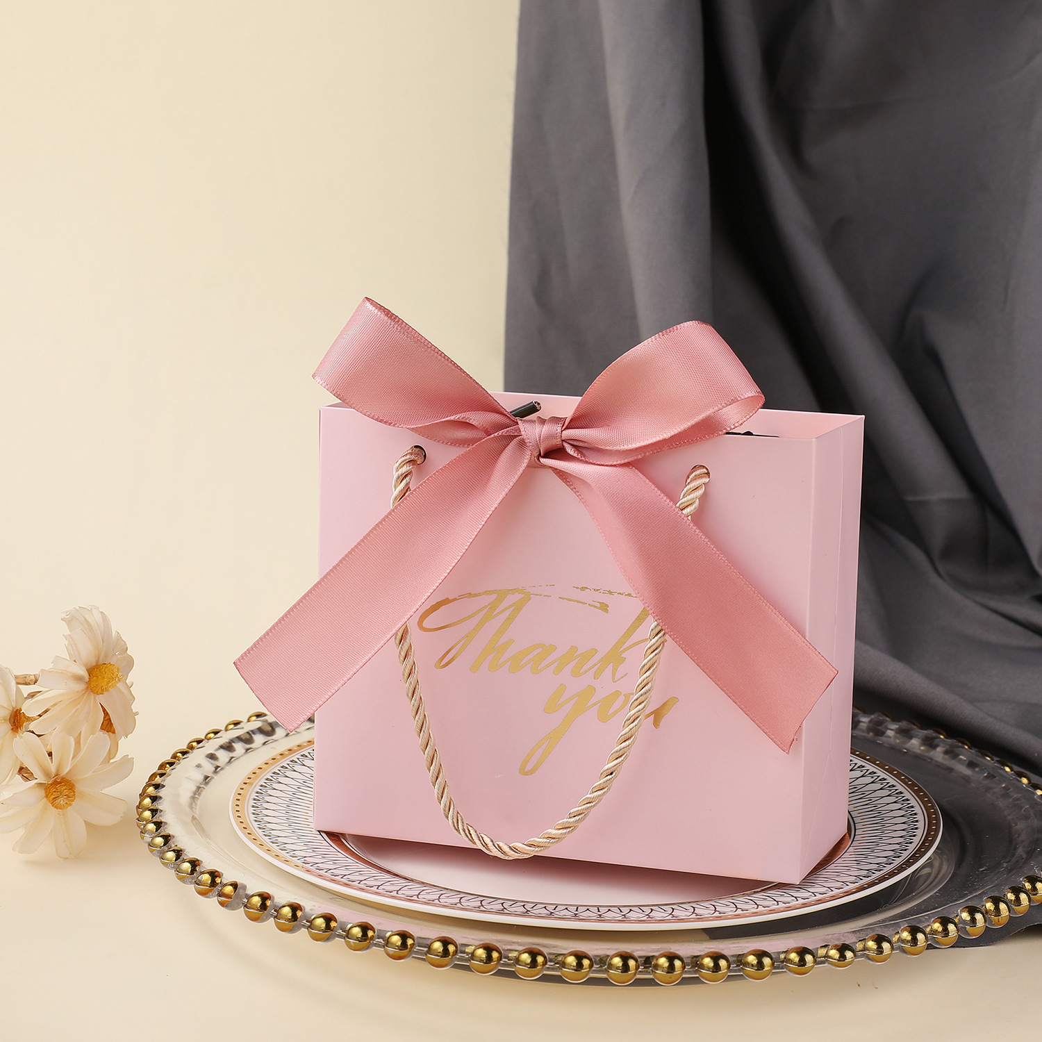 Cross-border candy box gift handbag creative fresh sweet princess style pink wedding candy box packaging