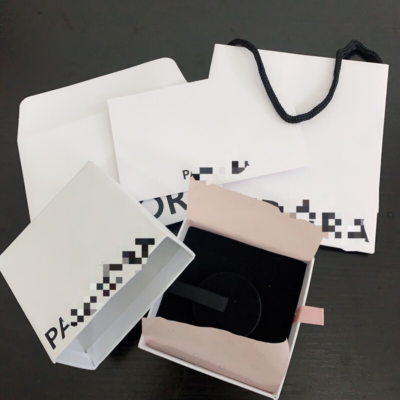 旗艦店の新型包装3点セットの手提げ袋のチェーンケースの指輪箱のパンドラの美しい包装|undefined