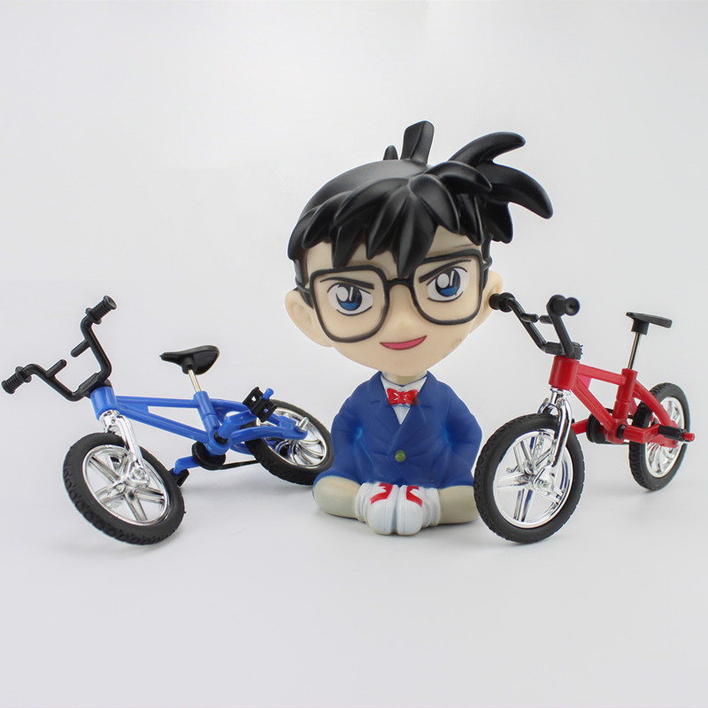 Cartoon detective Ke. South glasses boy mini bicycle detective little boy doll cake decoration ornaments