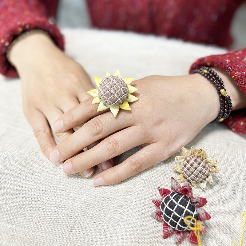 Sunflower Needle Insertion Handmade diy Embroidery Material Bag Dual-use Lu Embroidery Patchwork Brooch Jewelry Novice Needle Bag