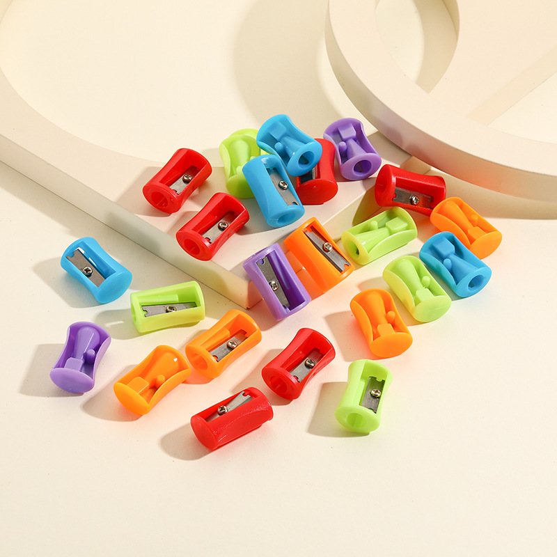 Single-hole color waist pencil sharpener cross-border combination small gift suit manual pencil sharpener primary school student stationery wholesale