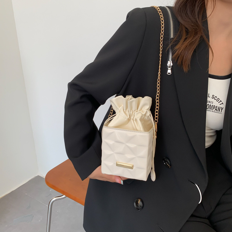 Casual women's bag 2022 summer fresh retro messenger bag elegant beautiful fashion shoulder casual messenger bag