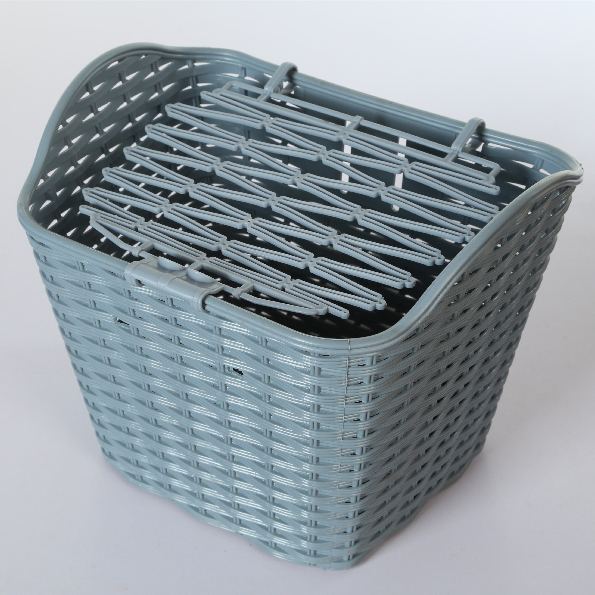 Factory in stock supply wholesale bicycle basket plastic imitation rattan basket with cover electric car ingot basket
