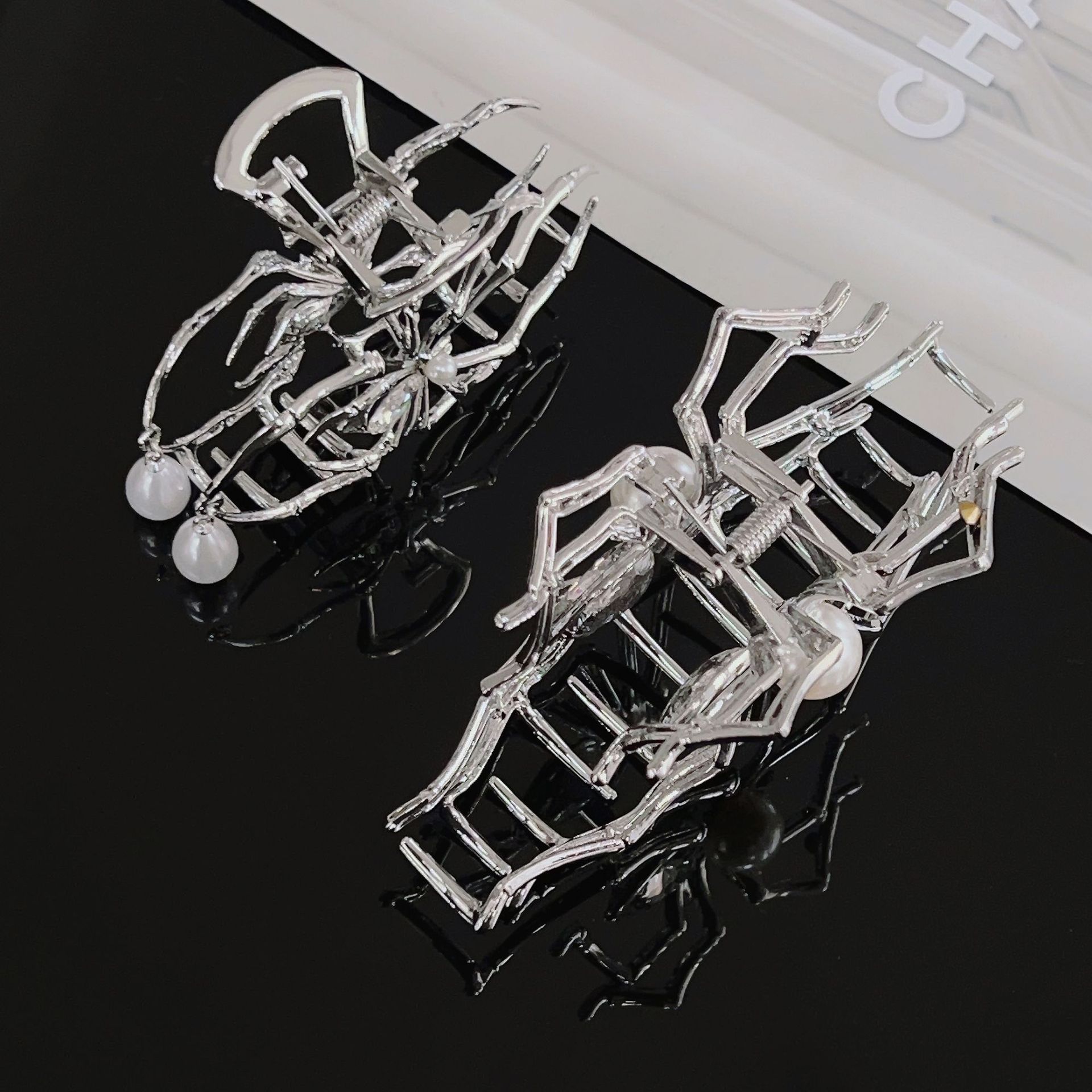 Distinctive Spider Tassel Disc Hair Grab Hair Accessories Back Head Hairpin Children's Hairpin Summer Flower Shark Clip Headwear_voghion.com