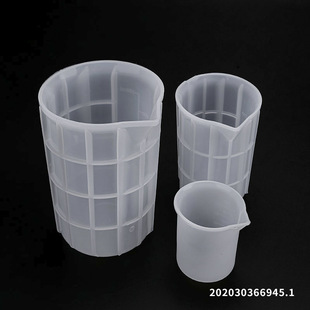 Comfortable rubber technology diy crystal drop silicone mold wash-free measuring cup 750 ml with scale production