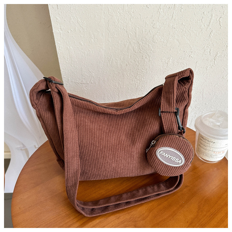 Solid color simple large capacity 2023 autumn and winter New Korean style simple shoulder messenger bag mother bag dumpling bag fashion_voghion.com