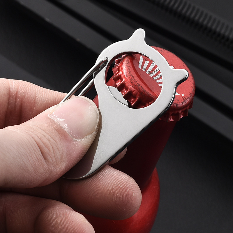 ビールの栓抜きの缶開けのボタンの小さい足のキーホルダーのステンレスのアイデアのキーホルダーの6字は登山ボタンを掛けます。|undefined