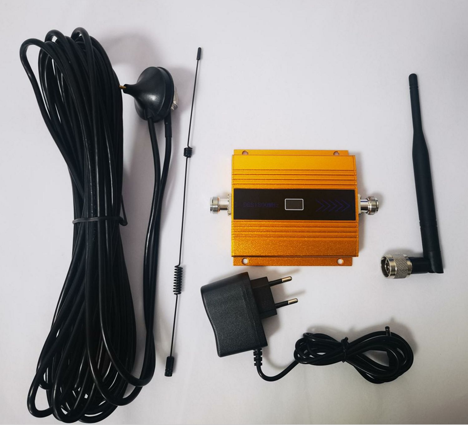 A generation of mobile phone signal amplifier WCDMA2100MHZ enhanced 3G Internet signal receiving amplifier