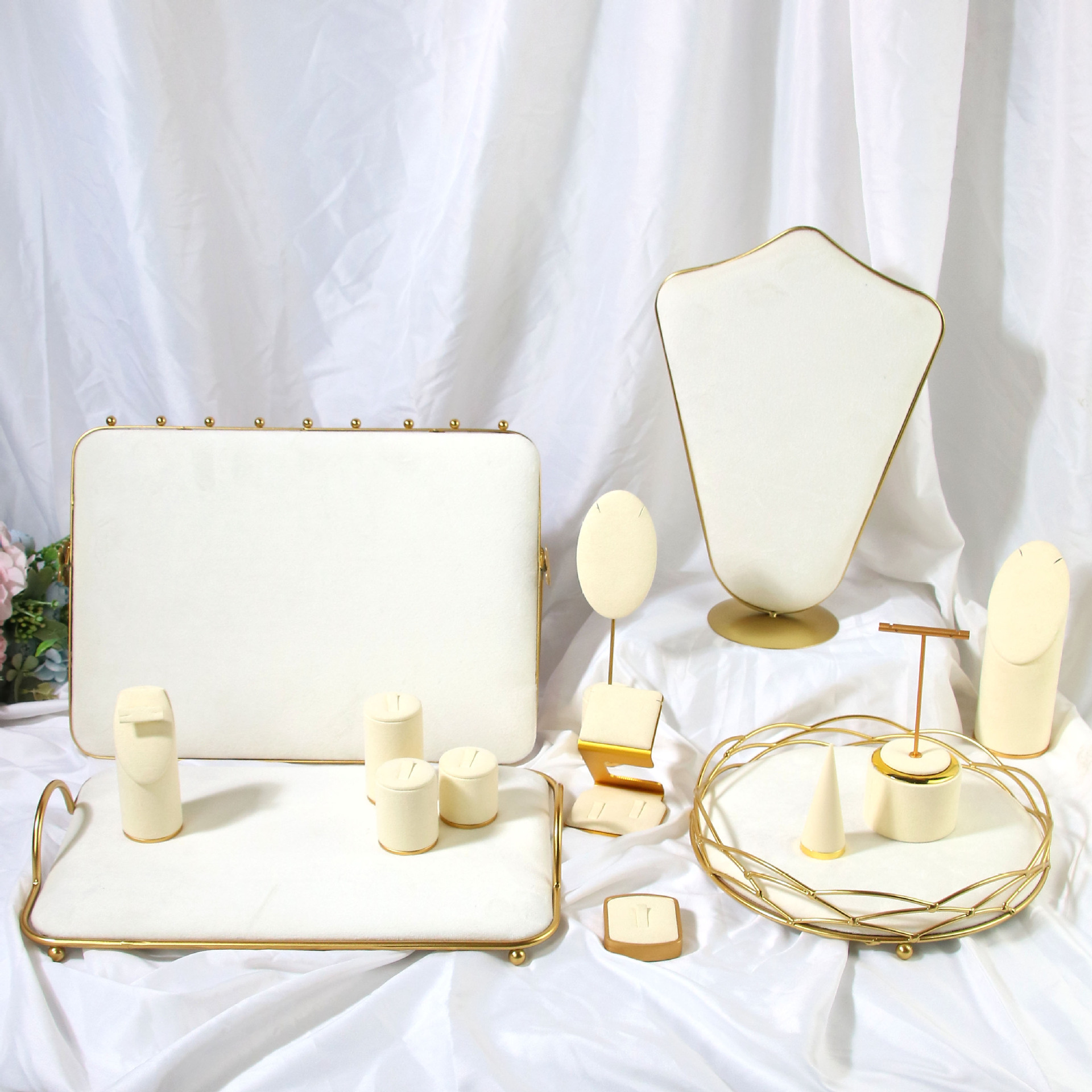 Creative combination jewelry rack metal White Suede jewelry rack ring necklace bracelet pendant shooting props