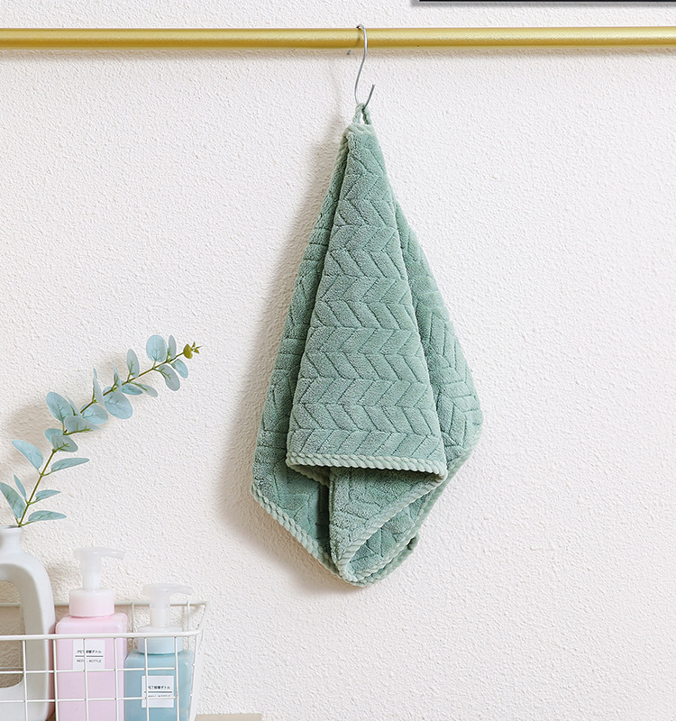 Extra-large Thickened Towel Coral Fleece Bath Towel Compared to Pure Cotton Absorbent Hotel Quick-drying Adult Bath Towel Set Soft for Household