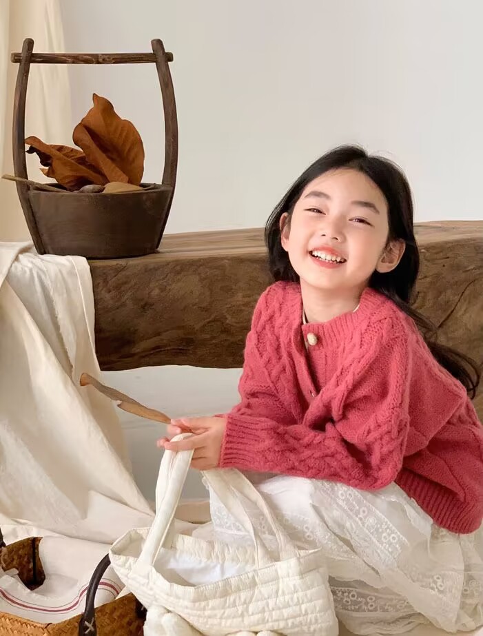 童裝韓版2023春秋新款毛衣女童設計感小眾慵懶風中大童開衫外套潮
