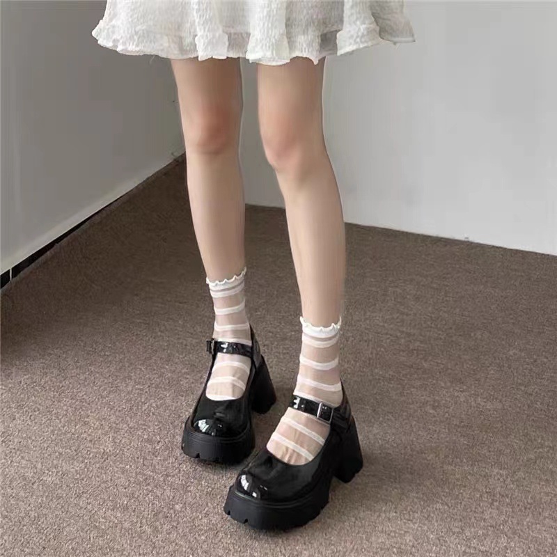 ins Calzini corti in seta di vetro sottile in bianco e nero estivi Calzini di media lunghezza da donna ins Calzini traspiranti alla moda con orecchie in legno di celebrità di Internet_voghion.com