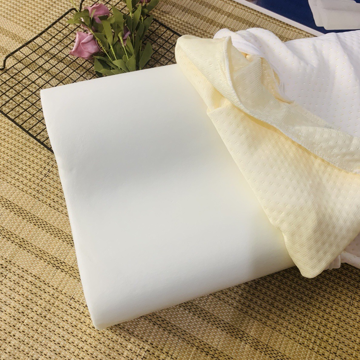 Factory Direct sales slow rebound memory pillow core neck pillow pin gift pillow wholesale memory foam pillow with gift box