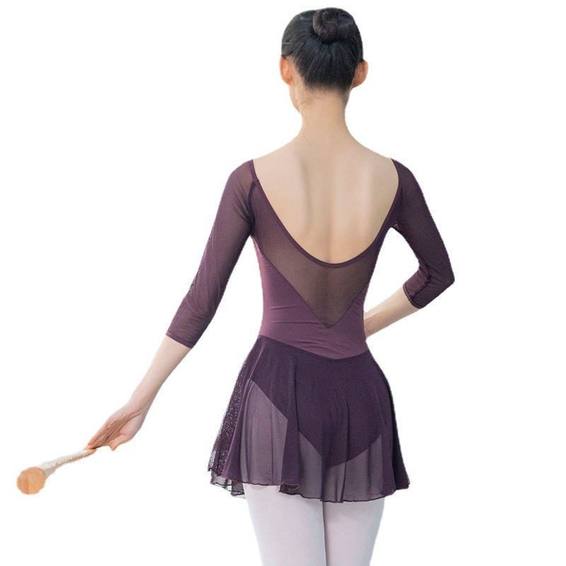 バレエのダンスの練習服の女性は背中の中で袖の半袖の形のダンスのスカートの練習のスカートの大人の体操服を漏らします。|undefined