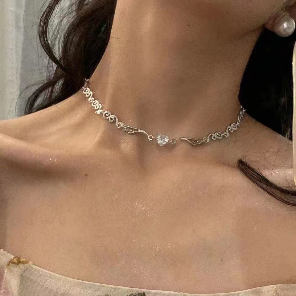 Super Flash Love Алмазные Крылья Ангела Крылья цепи шеи Белый камень Цепочка на ключицу Европейская и американская легкая Роскошная нишевая дизайнерская цепочка на шею