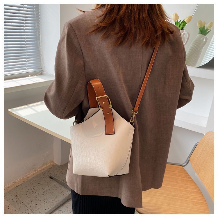 Γυναικεία τσάντα χονδρικής χονδρικής τσάντα εξειδικευμένου σχεδιασμού γυναικεία τσάντα σε αντίθεση χρώματος τσάντα κουβά τσάντα καλαθιού φαγητού_voghion.com