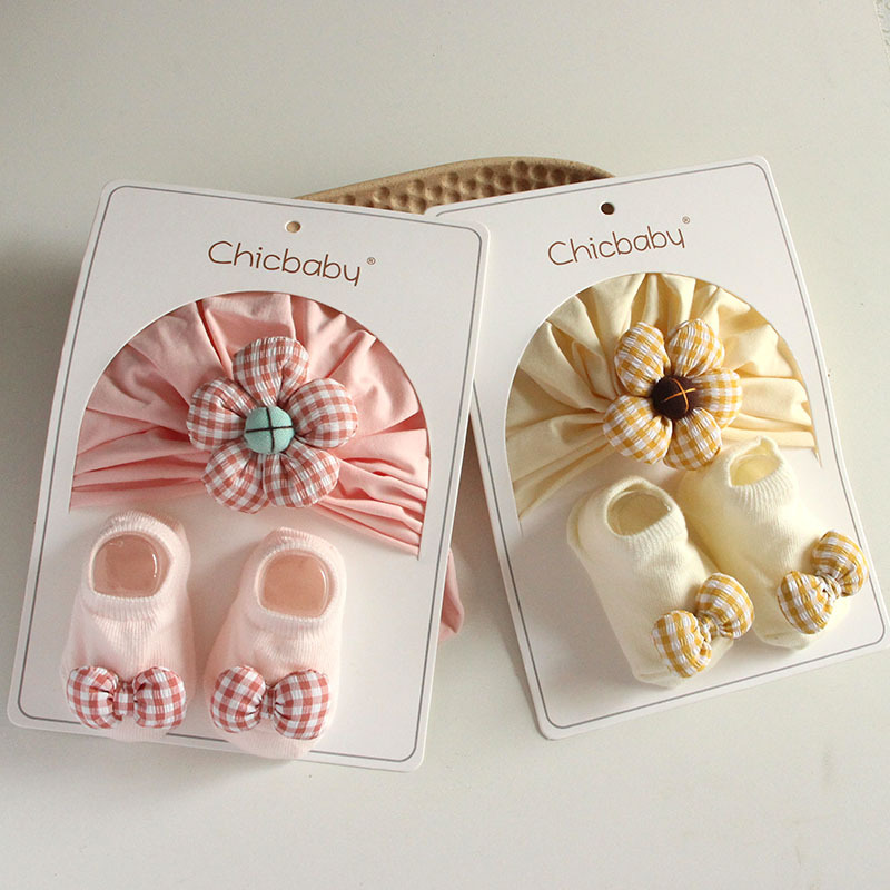 Baby hat protection halogen door spring and autumn baby girl baby flower foreign style fontanelle protection cap newborn fetal cap socks set