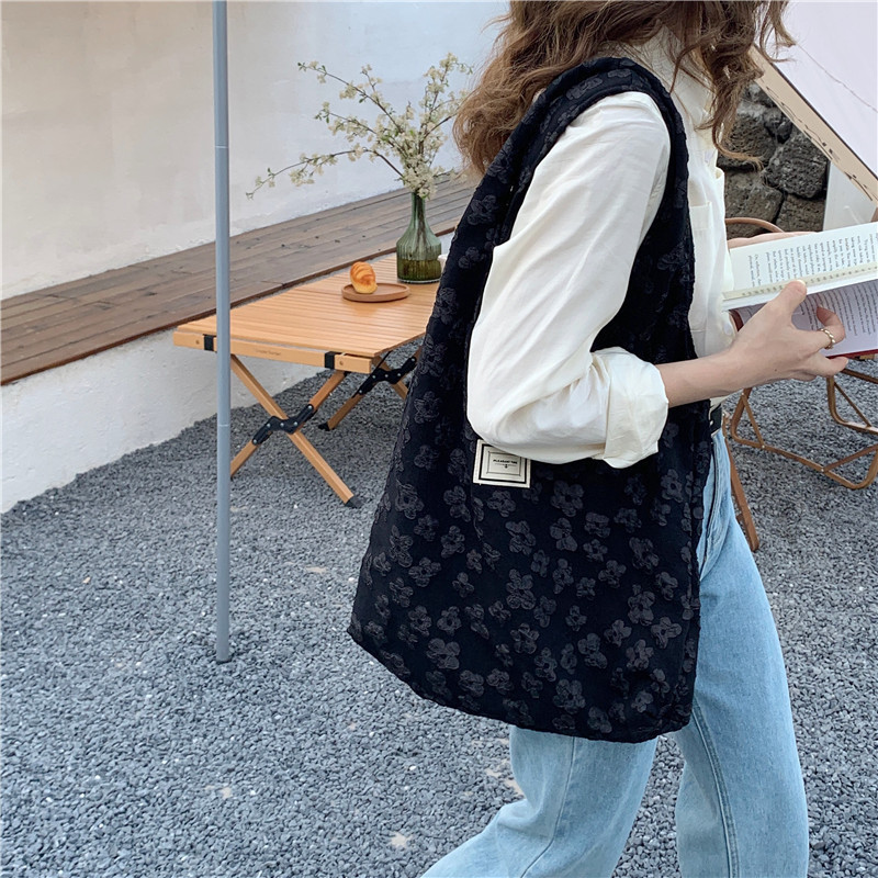 [In stock] 1821 retro design jacquard vest bag three-dimensional small flower underarm bag female student shoulder bag