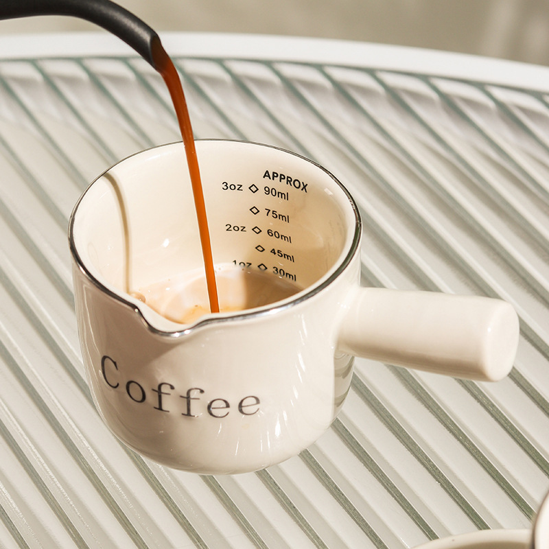 ins high-looking coffee small Milk Cup with scale milk pot concentrated coffee extraction Cup exquisite ceramic measuring cup milk pot