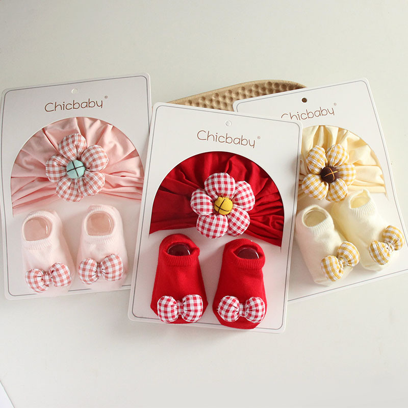 Baby hat protection halogen door spring and autumn baby girl baby flower foreign style fontanelle protection cap newborn fetal cap socks set