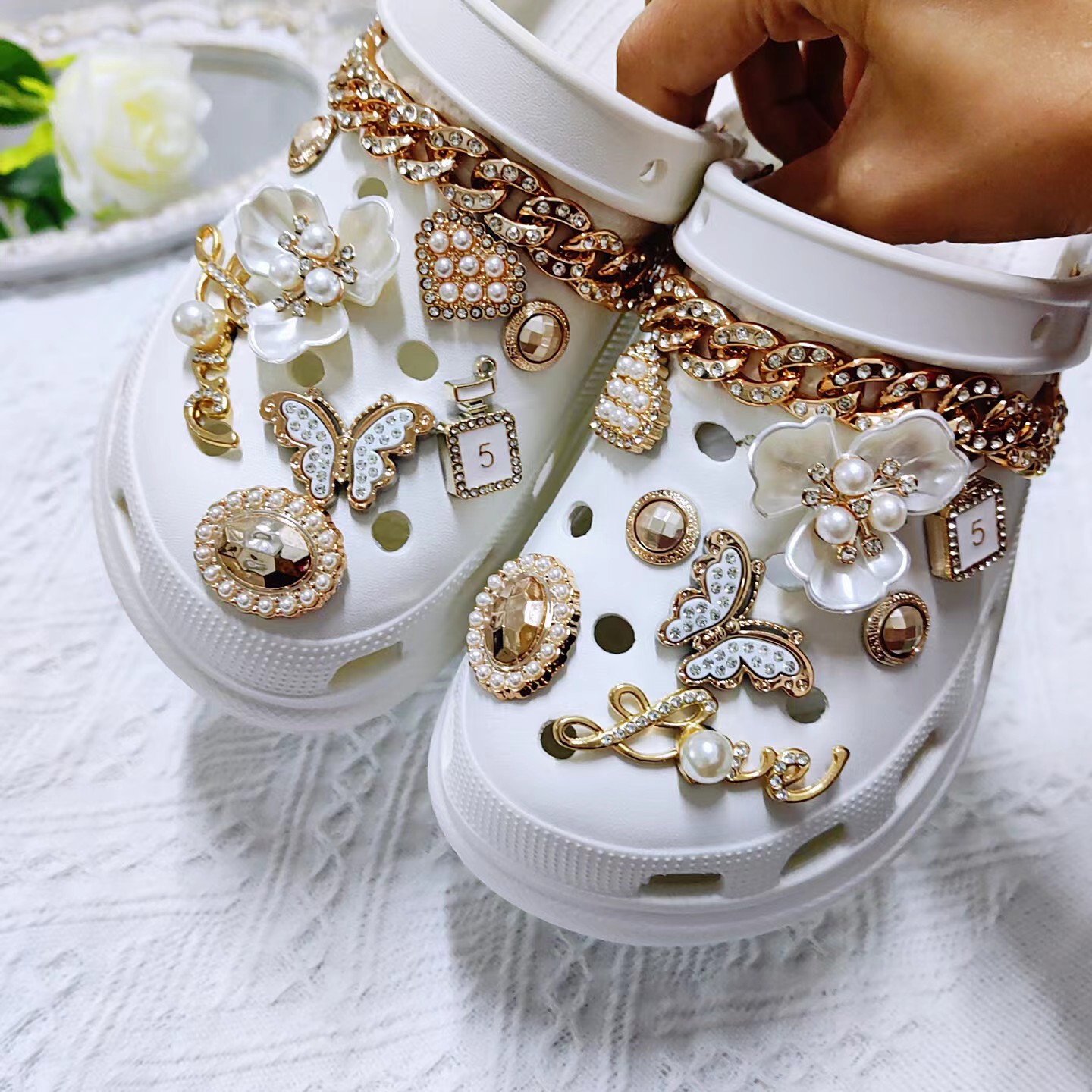 Cross-border New Fit Hole Shoes Accessories diy Shoe Buckle Pearl Metal Rhinestone Chain Set Shoe Flower Decorative Buckle