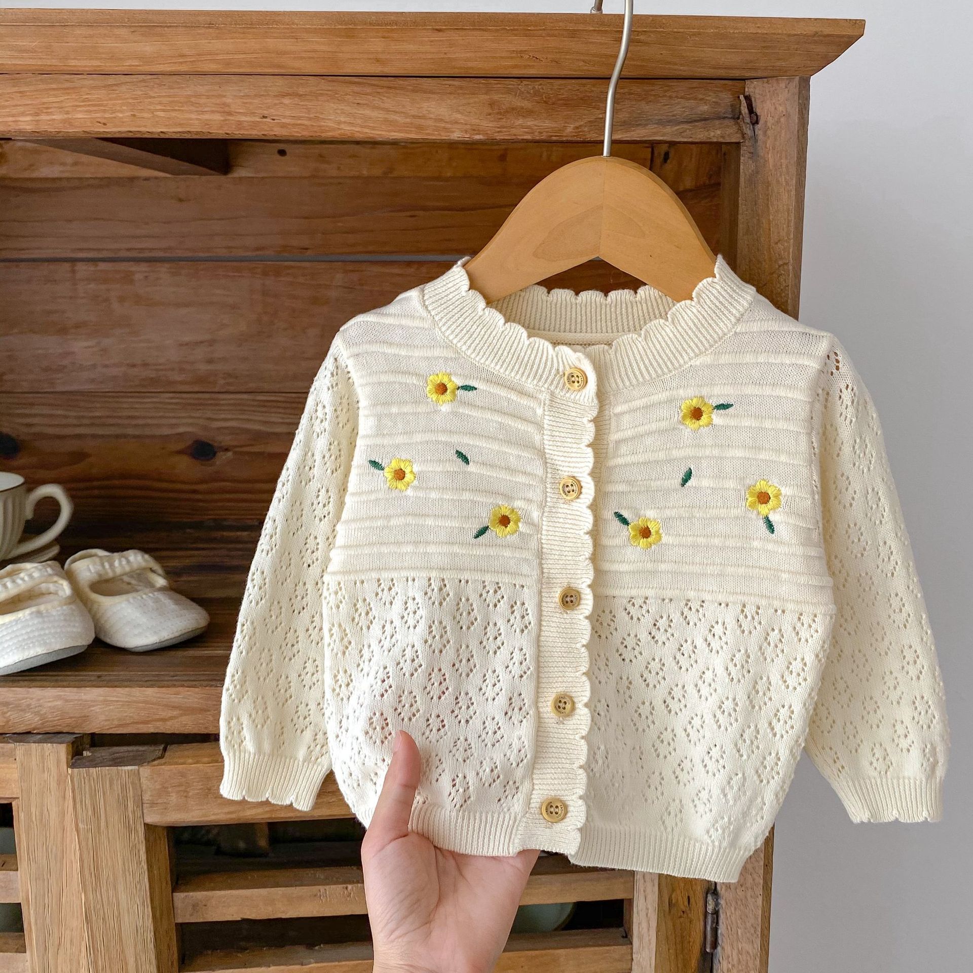 Spring and Summer 2023 New Flower Embroidered Hollow Long-sleeved Coat Sunscreen Air Conditioning Cardigan Long-sleeved Knitted Coat