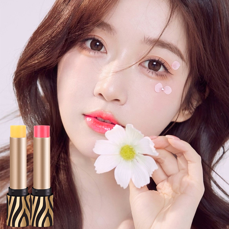 Carotene temperature change lip balm moisturizes thousands of people with color change lipstick does not fade and does not stick to cup trembles
