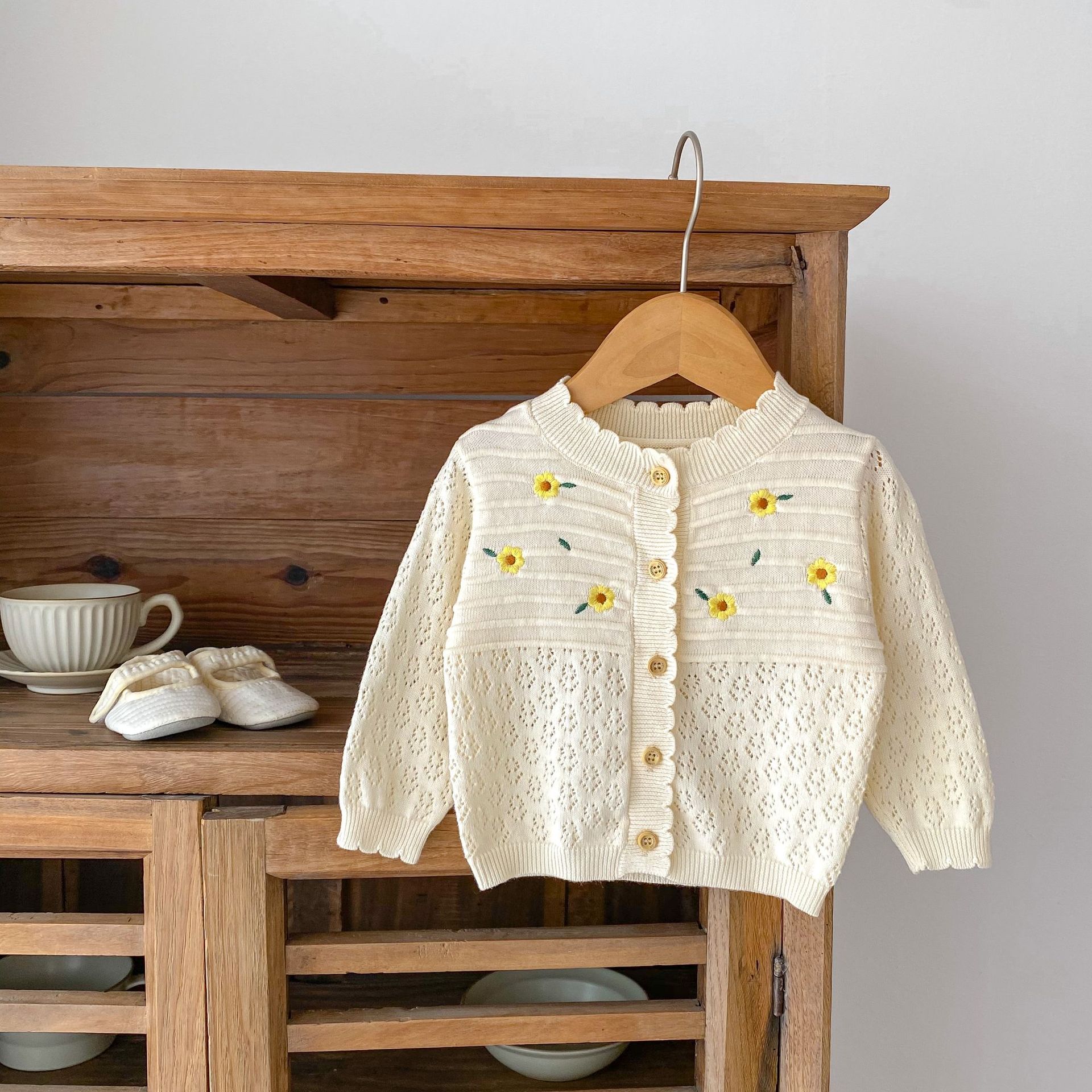 Spring and Summer 2023 New Flower Embroidered Hollow Long-sleeved Coat Sunscreen Air Conditioning Cardigan Long-sleeved Knitted Coat