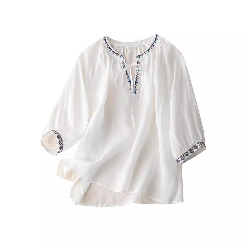 Foreign trade summer top 2023 new cotton and linen embroidered V-neck 3/4 sleeve t-shirt women's comfortable loose middle-aged and elderly top