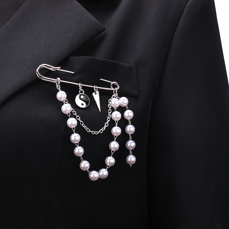 European and American cross-border jewelry new fashion pendant pearl chain brooch fashion multi-element retro pin accessories