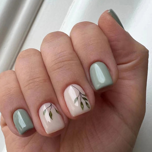 Natural Summer Fresh Short Nail Art Elegant Lake Green Gradient Leaves Fake Nail Finished 24 Boxed Nails