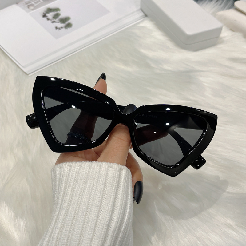 Sunglasses women's high-grade sunglasses summer 2022 new fashion UV-proof face-looking small glasses Internet celebrity same style