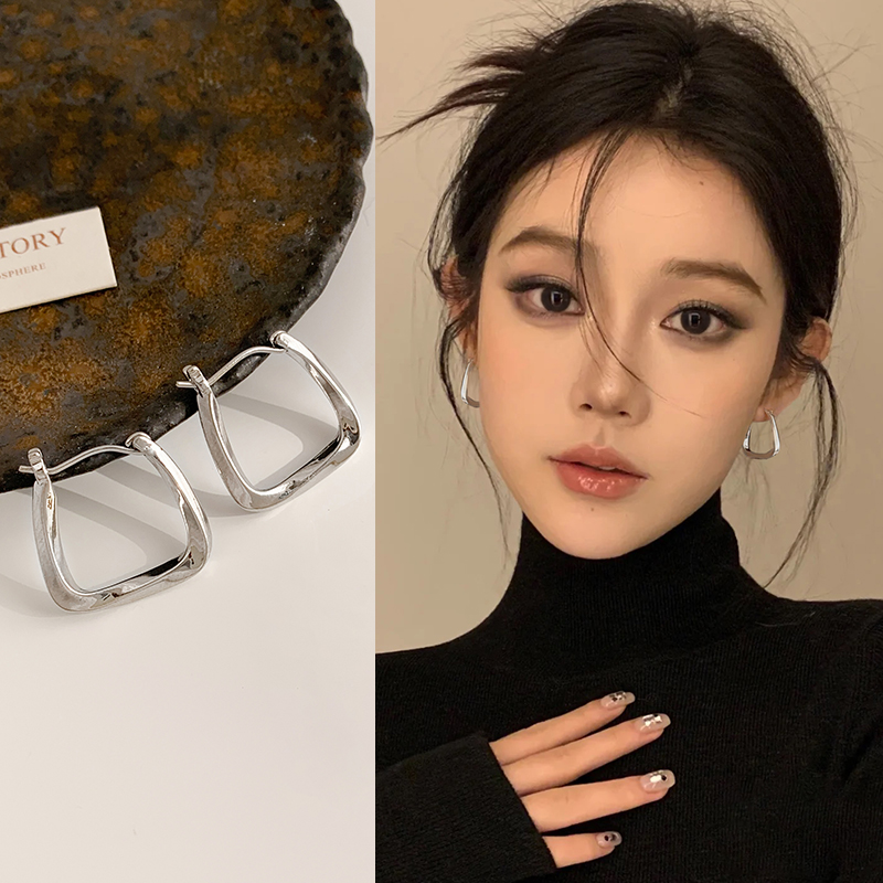 Niche design sense tide earrings high cold wind earrings new smooth
Simple Ear Ring
Earrings wholesale women