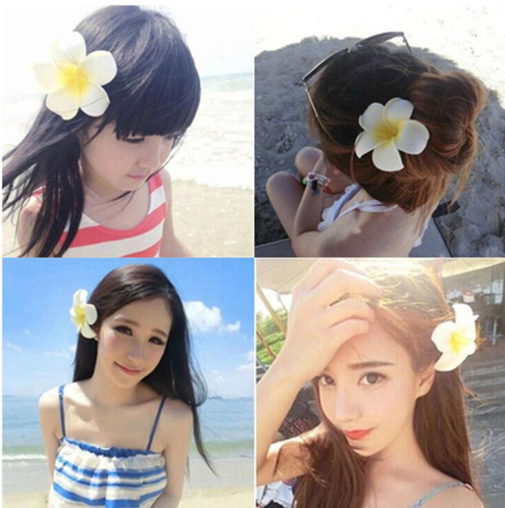Forcina per capelli con fiori di Plumeria all'ingrosso Dai vestito da viaggio vacanza al mare Forcina per capelli con fiori di Plumeria fermaglio laterale per capelli copricapo_voghion.com