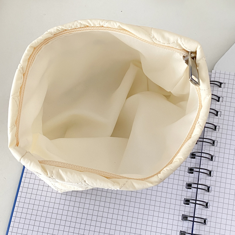 Yeyu/ins storage bag women's portable small sanitary napkin monthly event large capacity bag small bag storage bag