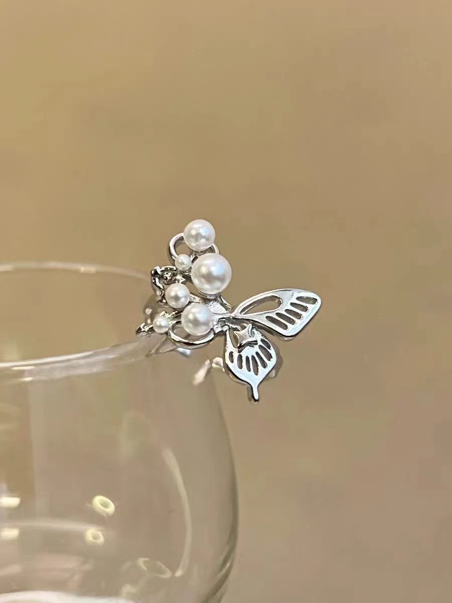Schmetterling Perle Metall dreidimensionaler Hohlring weiblicher Nischendesign vielseitiger Zeigefingerring Ins-Ring_voghion.com